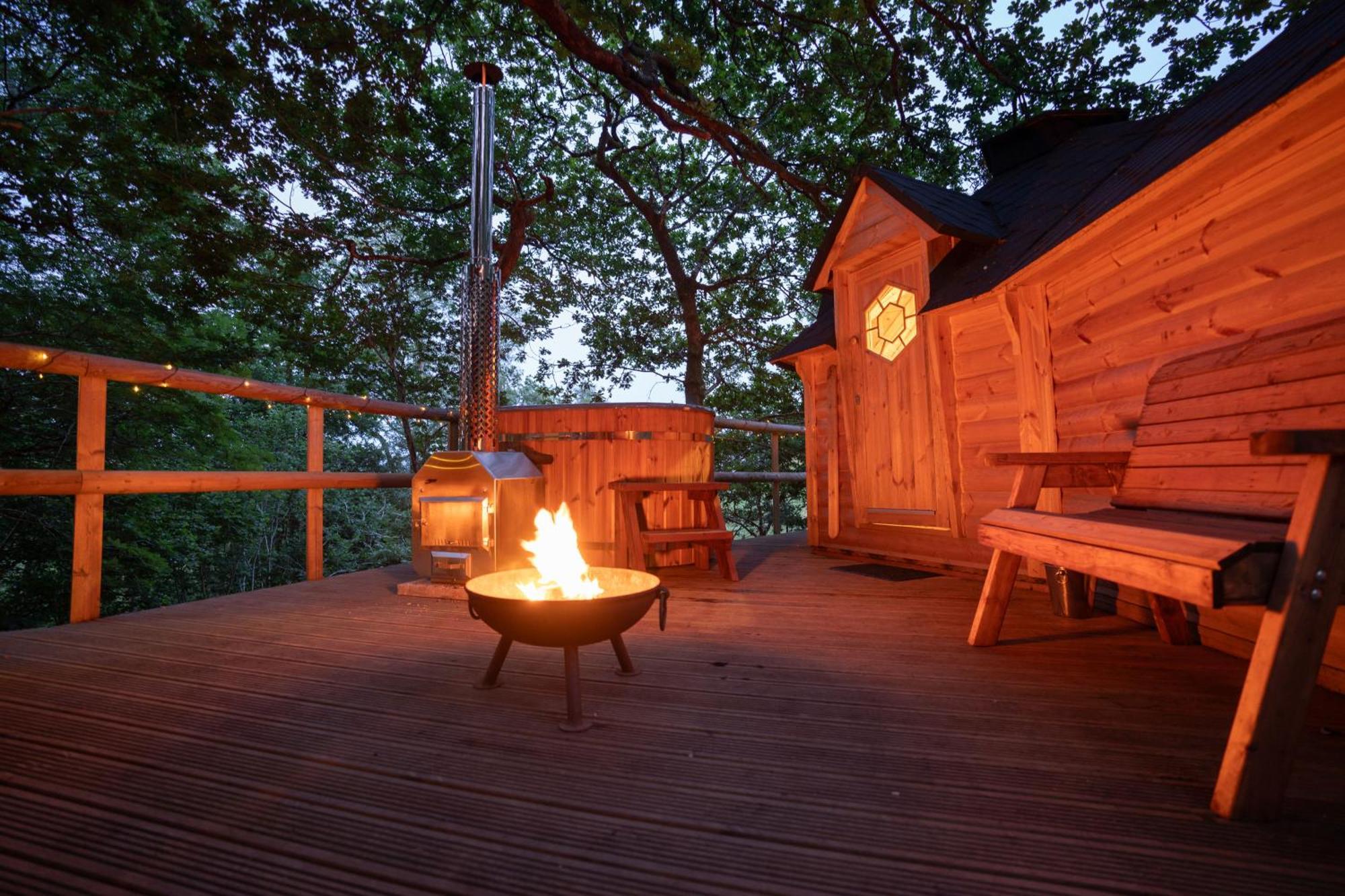 Chestnut Tree House With Hot Tub & Sauna บาร์มัธ ภายนอก รูปภาพ
